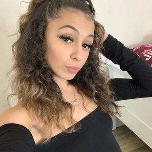 Meet your Posher, Mayá